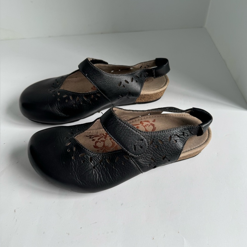 Aetrex Black Leather Cheryl Mary janes Size 9 - Picture 9 of 15